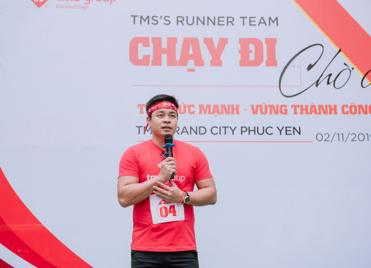 Ông Nguyễn Việt Phương – Tổng giám đốc TMS Group phát biểu cổ vũ tinh thần CBNV tham gia giải chạy 