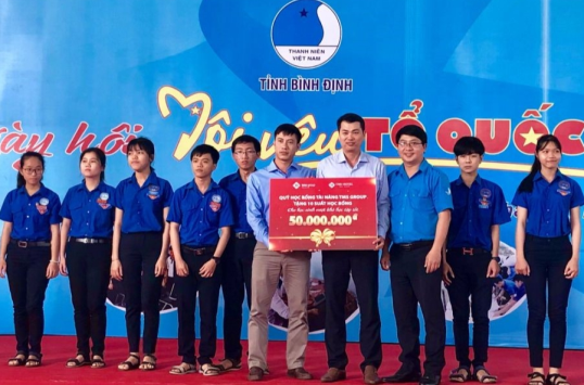 Quỹ học bổng tài năng TMS Group: Tặng học bổng trị giá 50 triệu cho học sinh vượt khó, học giỏi tại Bình Định